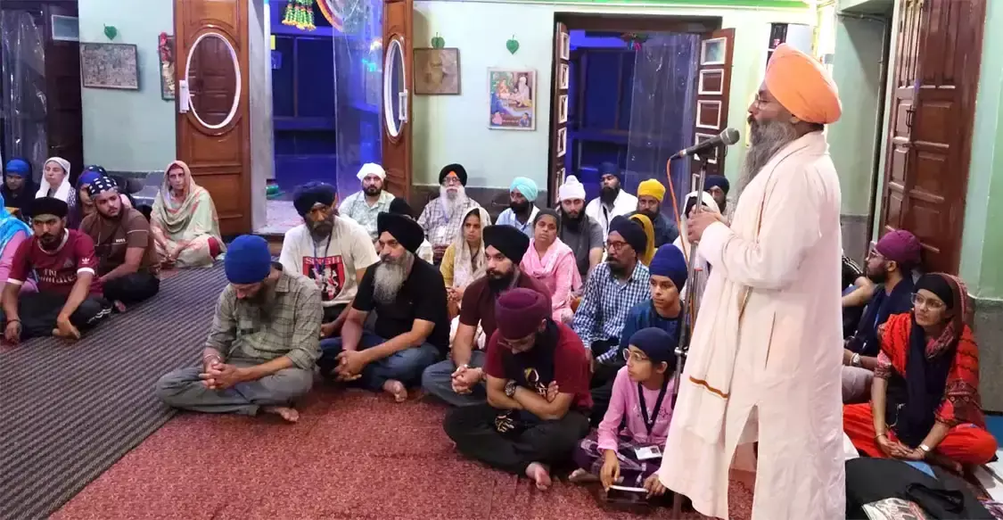 Haridwar: हरिद्वार से हेमकुंड साहिब की ओर बढ़ा बेल्जियम के सिख श्रद्धालुओं का जत्था Haridwar: हरिद्वार से हेमकुंड साहिब की ओर बढ़ा बेल्जियम के सिख श्रद्धालुओं का जत्था
