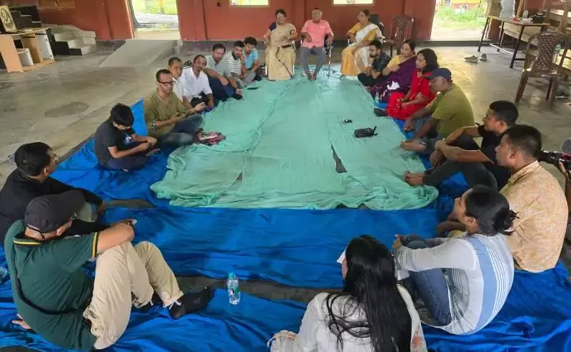 Assam में सांस्कृतिक पहल: कामरुपी भाषा को फिर से स्थापित करने में जुटे कलाकार Assam में सांस्कृतिक पहल: कामरुपी भाषा को फिर से स्थापित करने में जुटे कलाकार