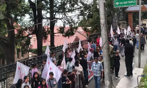 Shimla: SFI का शिमला में धरना जारी, पेपर लीक को लेकर सरकार पर हमला Shimla: SFI का शिमला में धरना जारी, पेपर लीक को लेकर सरकार पर हमला