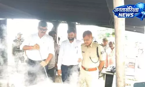 जब DM बने हलवाई, खुद बनाए पेड़े और बढ़ाया स्थानीय कारोबारियों का हौसला जब DM बने हलवाई, खुद बनाए पेड़े और बढ़ाया स्थानीय कारोबारियों का हौसला