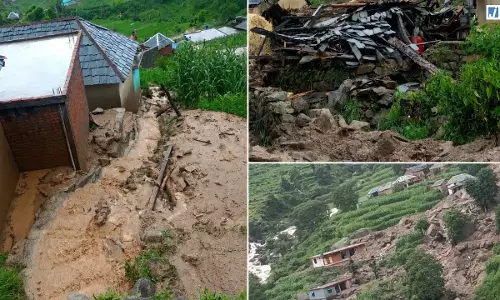 बादल फटने से भारी तबाही, 15 मकान और स्कूल मलबे में दबे बादल फटने से भारी तबाही, 15 मकान और स्कूल मलबे में दबे