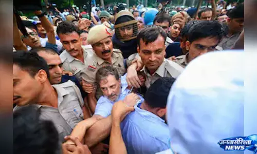 धरने से हिरासत तक, राहुल गांधी की चोट को लेकर कांग्रेस और पुलिस आमने-सामने धरने से हिरासत तक, राहुल गांधी की चोट को लेकर कांग्रेस और पुलिस आमने-सामने