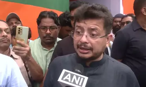 TMC विधायक रितब्रत बनर्जी का हमला, फ्रीज खातों पर 1000 करोड़ ब्याज को लेकर उठाए सवाल TMC विधायक रितब्रत बनर्जी का हमला, फ्रीज खातों पर 1000 करोड़ ब्याज को लेकर उठाए सवाल
