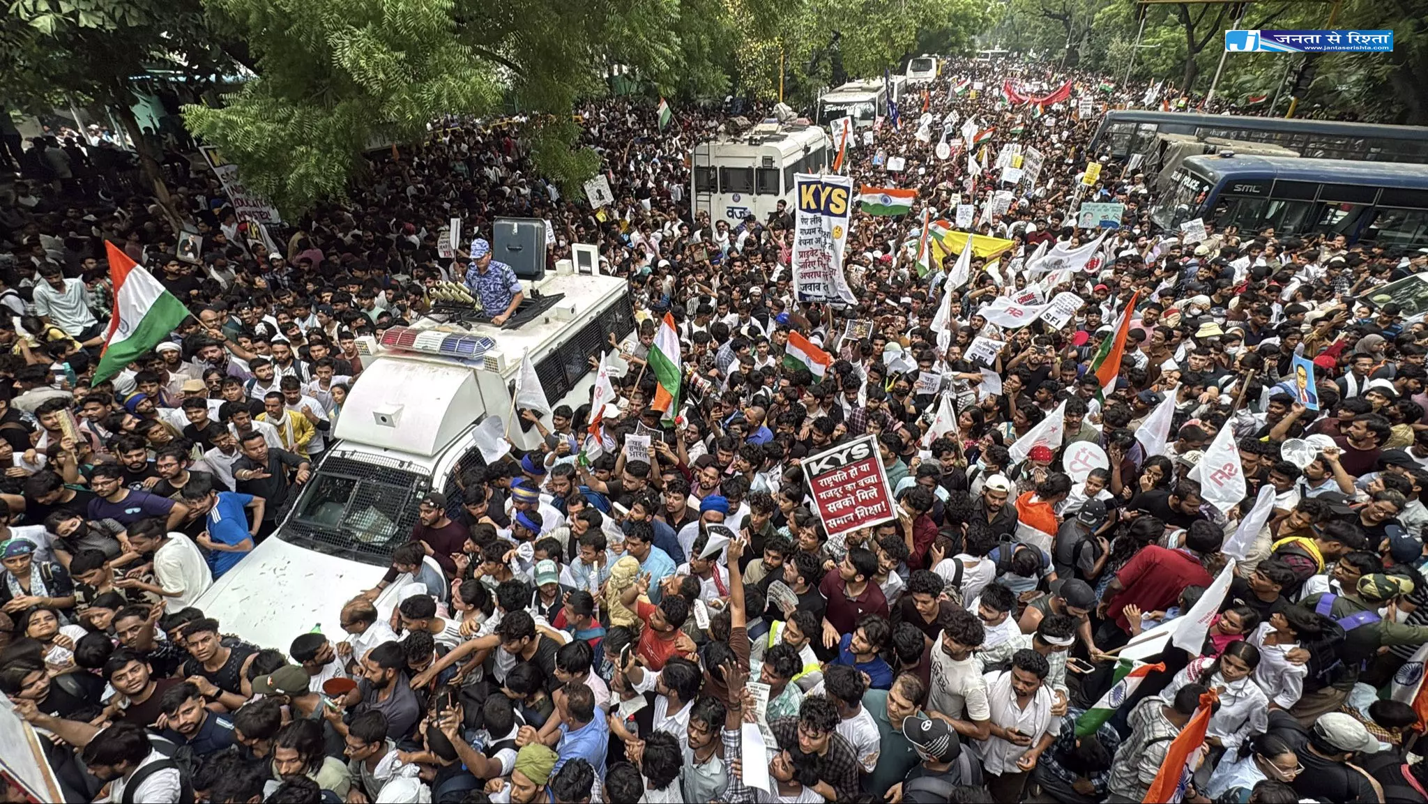 आज दोबारा संसद मार्च की तैयारी में कॉकरोच जनता पार्टी, दिल्ली में हाई अलर्ट आज दोबारा संसद मार्च की तैयारी में कॉकरोच जनता पार्टी, दिल्ली में हाई अलर्ट