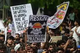 जंतर-मंतर पर हो रहा विरोध-प्रदर्शन हमें भारतीय लोकतंत्र के बारे में क्या बताता है? जंतर-मंतर पर हो रहा विरोध-प्रदर्शन हमें भारतीय लोकतंत्र के बारे में क्या बताता है?
