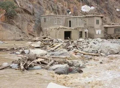 अफगानिस्तान में अचानक आई बाढ़ में 20 लोगों की मौत, 100 से ज्यादा लापता अफगानिस्तान में अचानक आई बाढ़ में 20 लोगों की मौत, 100 से ज्यादा लापता