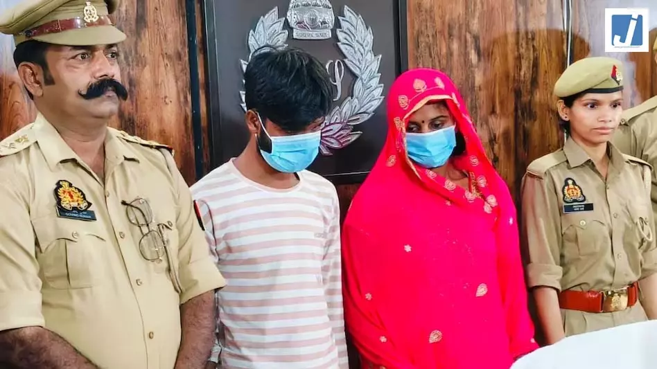 OMG! मौसी के बेटे संग घर में ही की चोरी, बेड के नीचे बेहोश होने का किया नाटक; फिर ऐसे खुला राज OMG! मौसी के बेटे संग घर में ही की चोरी, बेड के नीचे बेहोश होने का किया नाटक; फिर ऐसे खुला राज