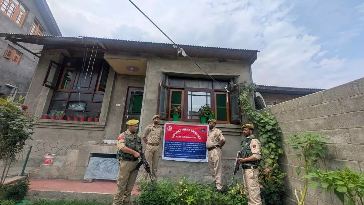 Srinagar: एनडीपीएस एक्ट में 10 अचल संपत्तियां जब्त, ड्रग माफिया पर कार्रवाई Srinagar: एनडीपीएस एक्ट में 10 अचल संपत्तियां जब्त, ड्रग माफिया पर कार्रवाई