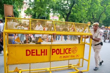 दिल्ली में आज किसानों की महारैली को लेकर ट्रैफिक एडवाइजरी जारी, कई प्रमुख मार्गों पर लग सकते हैं प्रतिबंध दिल्ली में आज किसानों की महारैली को लेकर ट्रैफिक एडवाइजरी जारी, कई प्रमुख मार्गों पर लग सकते हैं प्रतिबंध