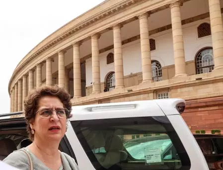 छात्रों के साथ पुलिस का व्यवहार शर्मनाक, पीएम मोदी खुद मिलकर सुनें उनकी बात: प्रियंका गांधी छात्रों के साथ पुलिस का व्यवहार शर्मनाक, पीएम मोदी खुद मिलकर सुनें उनकी बात: प्रियंका गांधी