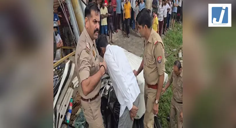 सरिया से भरा ट्रक नाले में पलटा, चालक की दर्दनाक मौत, दो घंटे तक चला रेस्क्यू ऑपरेशन सरिया से भरा ट्रक नाले में पलटा, चालक की दर्दनाक मौत, दो घंटे तक चला रेस्क्यू ऑपरेशन