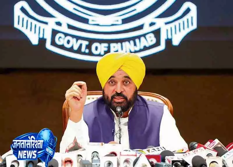 Jalandhar भगवंत मान की तस्वीर वाले स्कूल बैग बांटेगी सरकार Jalandhar भगवंत मान की तस्वीर वाले स्कूल बैग बांटेगी सरकार