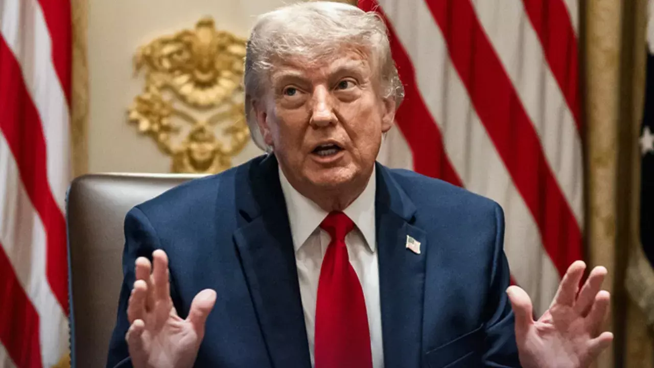 Trump ने कनाडा पर 50 प्रतिशत टैरिफ लगाया Trump ने कनाडा पर 50 प्रतिशत टैरिफ लगाया