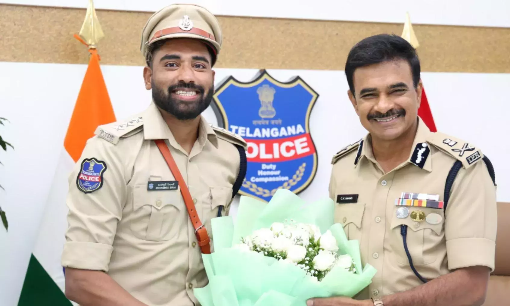 Telangana: प्रोटोकॉल के तहत क्रिकेटर मोहम्मद सिराज ने डीजीपी आनंद से मुलाकात की Telangana: प्रोटोकॉल के तहत क्रिकेटर मोहम्मद सिराज ने डीजीपी आनंद से मुलाकात की
