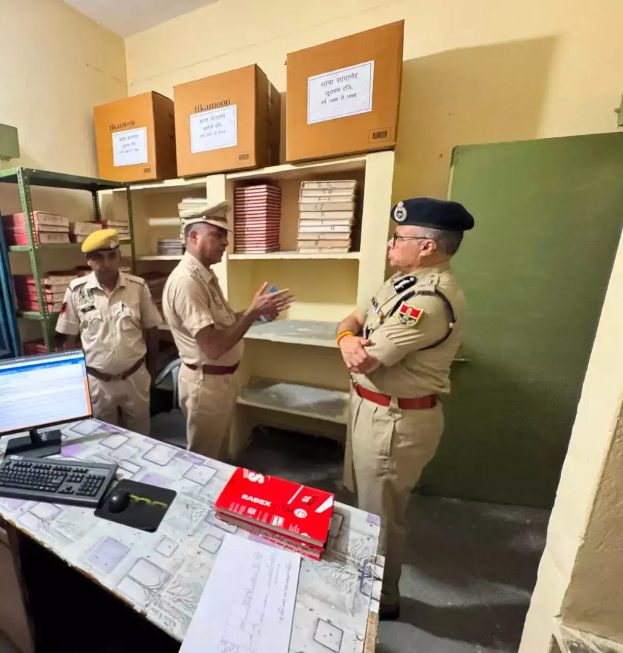 Jaipur: लंबित मामलों को जल्द सुलझाएं: डीजीपी के पुलिस अधिकारियों को निर्देश Jaipur: लंबित मामलों को जल्द सुलझाएं: डीजीपी के पुलिस अधिकारियों को निर्देश