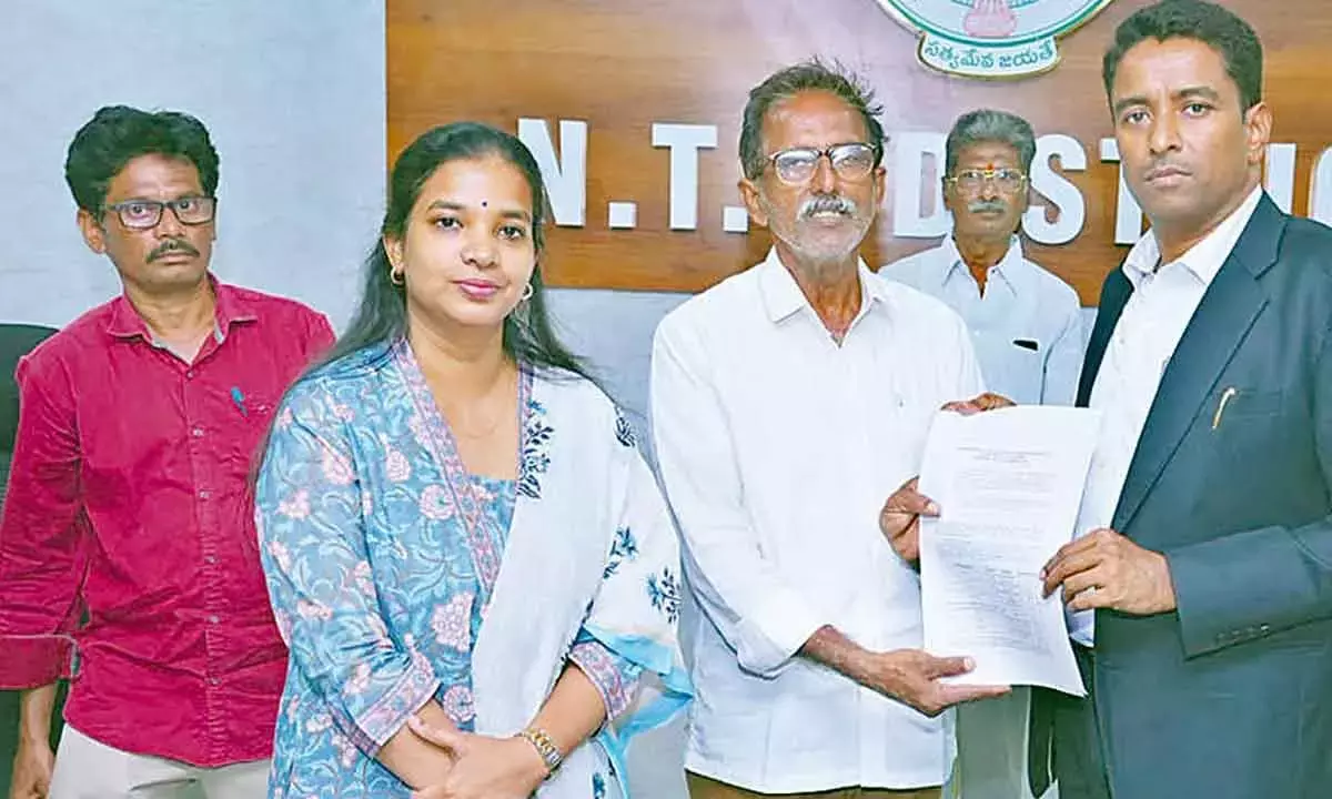 Andhra: 10 और भूस्वामियों को 22(ए) प्रमाण पत्र प्राप्त हुआ Andhra: 10 और भूस्वामियों को 22(ए) प्रमाण पत्र प्राप्त हुआ