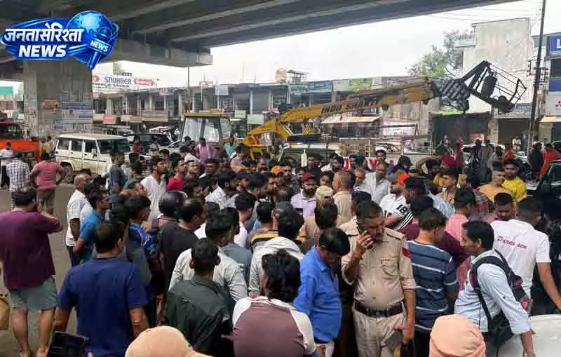 Nurpur में सड़क कीचड़ पर लोगों का फूटा गुस्सा Nurpur में सड़क कीचड़ पर लोगों का फूटा गुस्सा