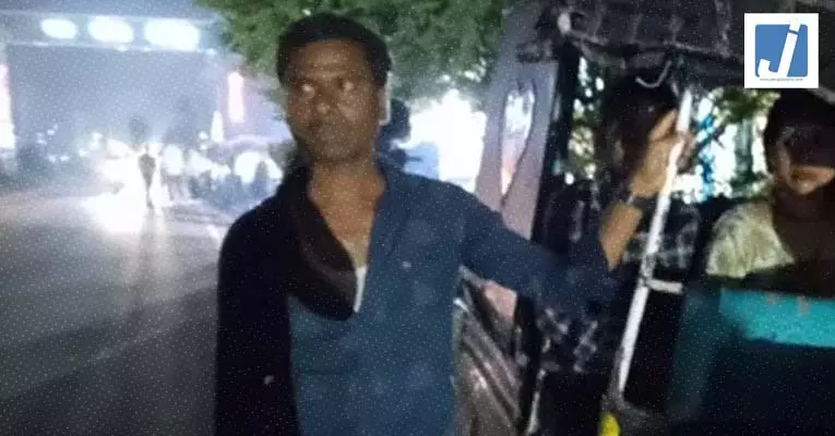 पति के सामने नवविवाहिता के कथित अपहरण से सनसनी, पति ने प्रेम प्रसंग का लगाया आरोप पति के सामने नवविवाहिता के कथित अपहरण से सनसनी, पति ने प्रेम प्रसंग का लगाया आरोप