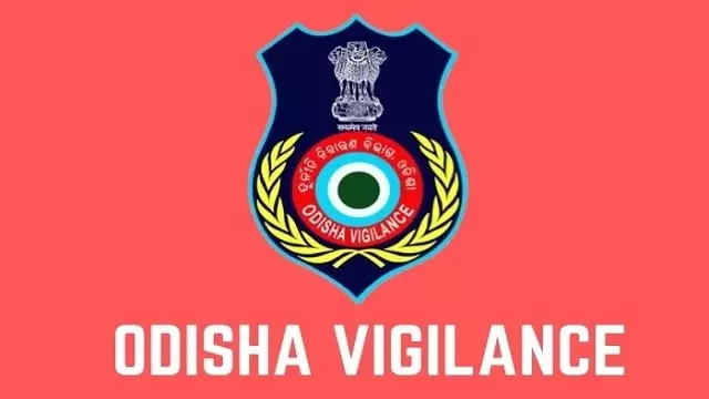 सुंदरगड़ा: कुआरमुंडा तहसील अंतर्गत कालोसिहिरा सर्कल के RI को ओडिशा विजिलेंस ने गिरफ्तार कर लिया सुंदरगड़ा: कुआरमुंडा तहसील अंतर्गत कालोसिहिरा सर्कल के RI को ओडिशा विजिलेंस ने गिरफ्तार कर लिया