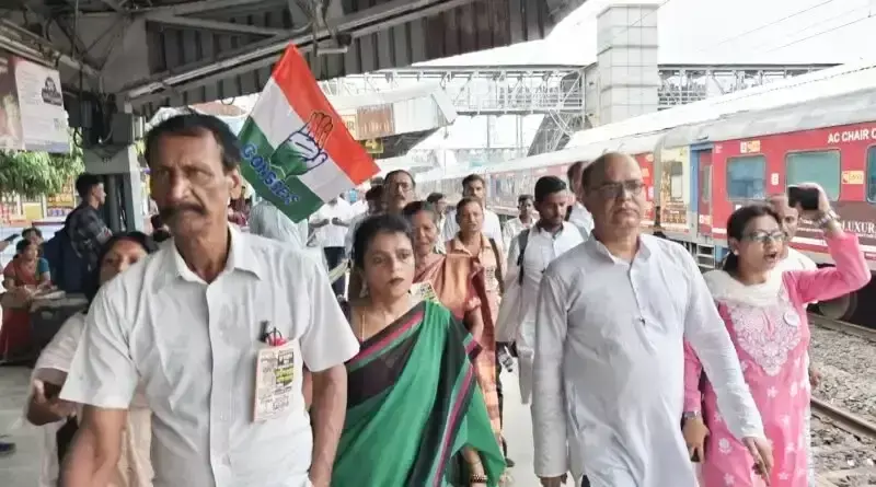 West Burdwan: कांग्रेस-भाजपा समर्थकों के बीच नारेबाजी से दुर्गापुर स्टेशन पर हंगामा West Burdwan: कांग्रेस-भाजपा समर्थकों के बीच नारेबाजी से दुर्गापुर स्टेशन पर हंगामा