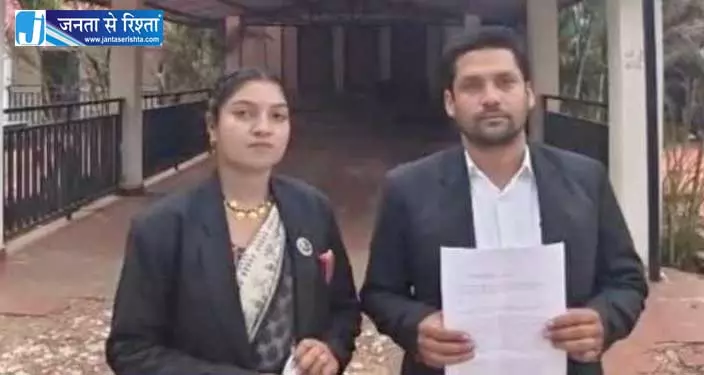 वकील दंपती सामाजिक बहिष्कार का दंश झेल रहा, एसपी से शिकायत वकील दंपती सामाजिक बहिष्कार का दंश झेल रहा, एसपी से शिकायत