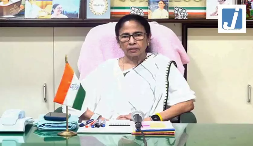 ममता बनर्जी के TMC गुट की रैली के मंच पर तोड़फोड़ का मामला हाईकोर्ट पहुंचा, पुलिस से मांगा जवाब ममता बनर्जी के TMC गुट की रैली के मंच पर तोड़फोड़ का मामला हाईकोर्ट पहुंचा, पुलिस से मांगा जवाब