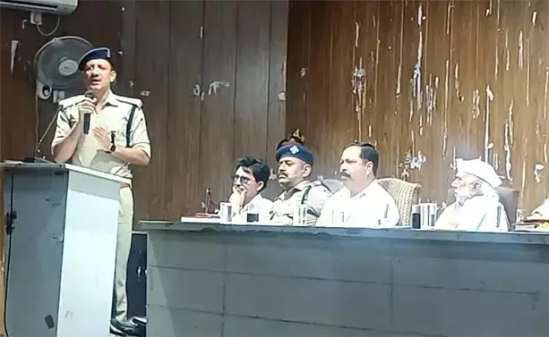 Haridwar: एसपी देहात ने एसपीओ के साथ कांवड़ यात्रा की तैयारियों की समीक्षा की Haridwar: एसपी देहात ने एसपीओ के साथ कांवड़ यात्रा की तैयारियों की समीक्षा की