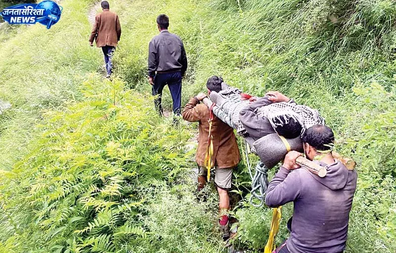 पर्वतारोहण अनुदेशक के नेतृत्व में गठित टीम ने दिया नया जीवनदान पर्वतारोहण अनुदेशक के नेतृत्व में गठित टीम ने दिया नया जीवनदान