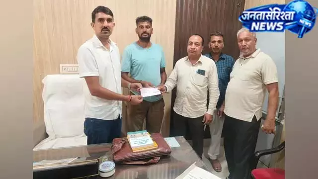 फतेहाबाद किसान को 37,500 रुपये की आर्थिक सहायता फतेहाबाद किसान को 37,500 रुपये की आर्थिक सहायता