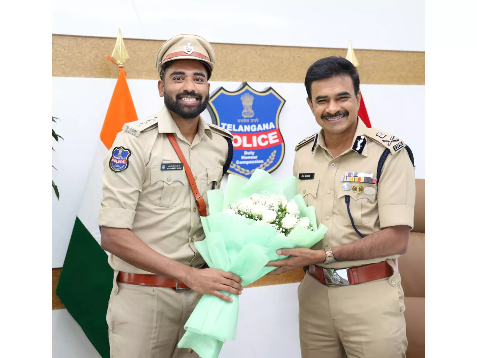 DSP मोहम्मद सिराज ने तेलंगाना DGP सीवी आनंद से की मुलाकात DSP मोहम्मद सिराज ने तेलंगाना DGP सीवी आनंद से की मुलाकात