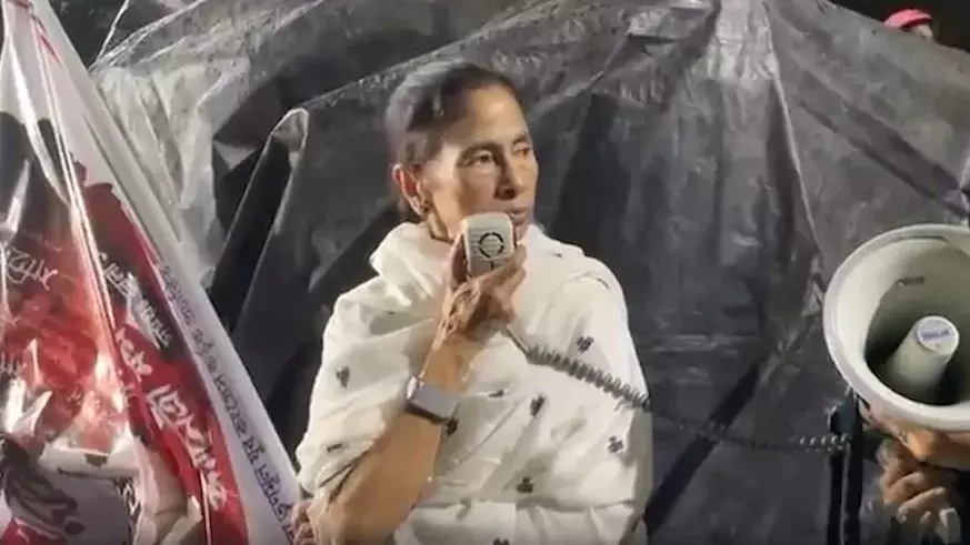 पार्टी नाम व चिह्न पर रार: दिल्ली प्रदर्शन में दिखेंगी ममता, सुप्रीम कोर्ट में देंगी चुनौती पार्टी नाम व चिह्न पर रार: दिल्ली प्रदर्शन में दिखेंगी ममता, सुप्रीम कोर्ट में देंगी चुनौती