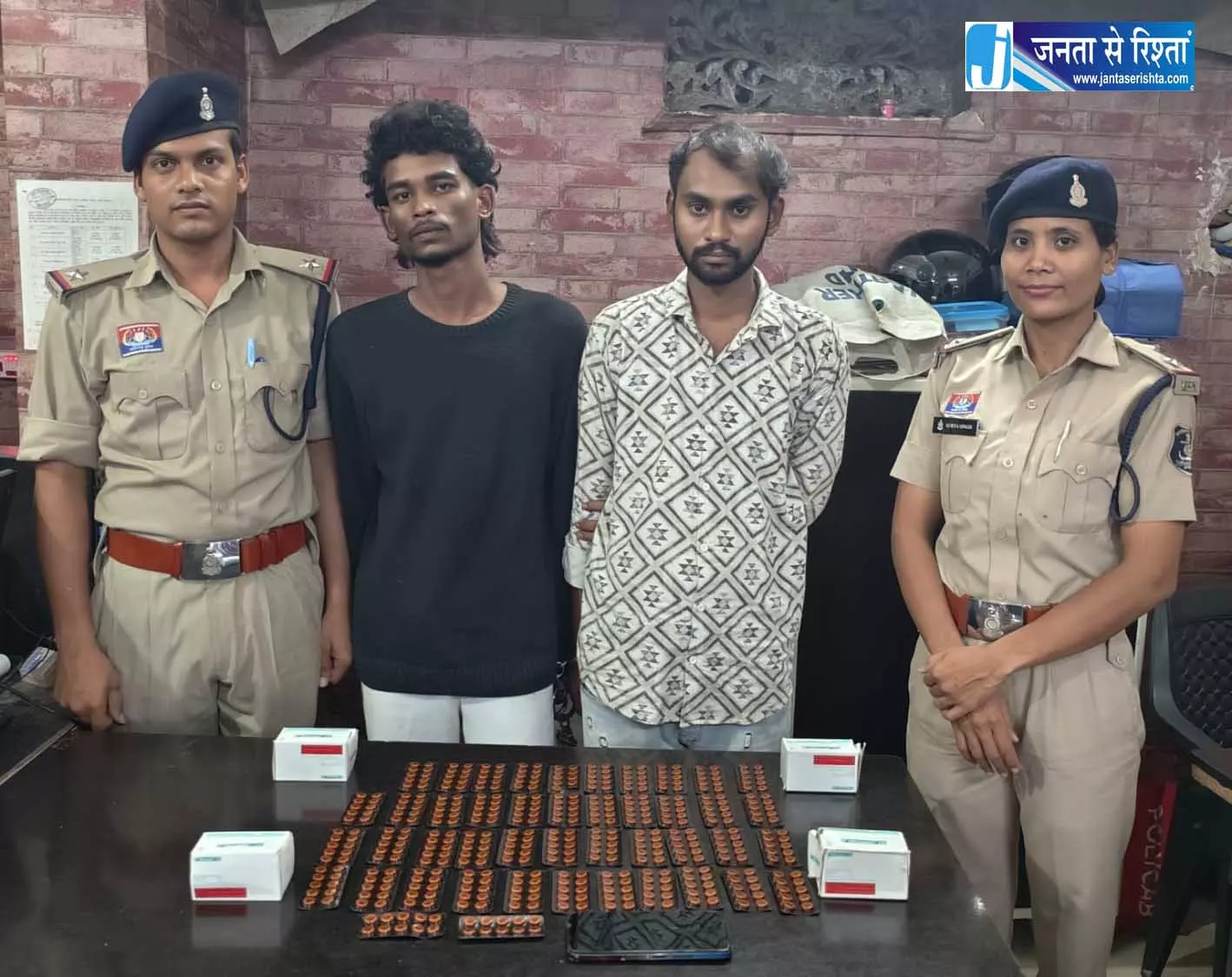खम्हारडीह में नशीली टेबलेट के साथ 2 आरोपी गिरफ्तार खम्हारडीह में नशीली टेबलेट के साथ 2 आरोपी गिरफ्तार