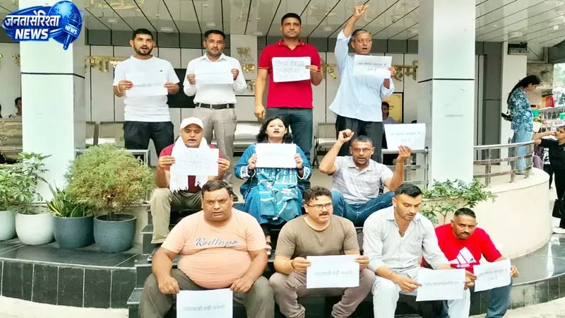 छात्रों के दर्द पर सडक़ों पर उतरे नागरिक छात्रों के दर्द पर सडक़ों पर उतरे नागरिक