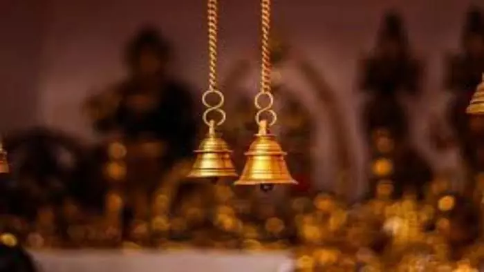 अनोखा शिव धाम: रात में अपने आप बजती हैं मंदिर की घंटियां अनोखा शिव धाम: रात में अपने आप बजती हैं मंदिर की घंटियां