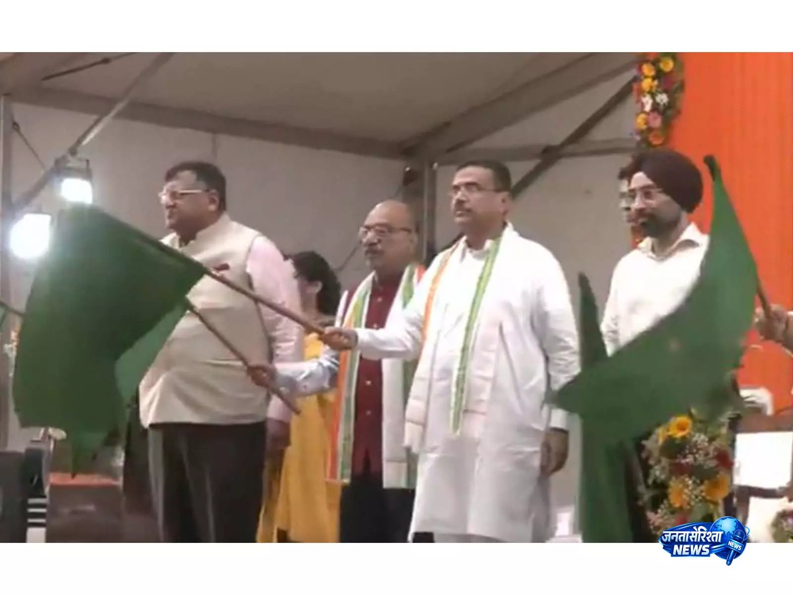 बंगाल में 1000 नई बसें आएंगी, CM सुवेंदु ने 50 ईको-फ्रेंडली बसों को दिखाई हरी झंडी बंगाल में 1000 नई बसें आएंगी, CM सुवेंदु ने 50 ईको-फ्रेंडली बसों को दिखाई हरी झंडी