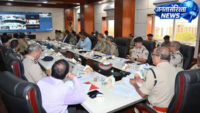 ओडिशा में जुटे पांच राज्यों के पुलिस प्रमुख, बनेगी नई रणनीति ओडिशा में जुटे पांच राज्यों के पुलिस प्रमुख, बनेगी नई रणनीति