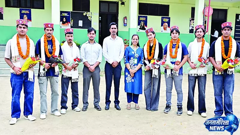 नीट में लहराया सफलता का परचम नीट में लहराया सफलता का परचम