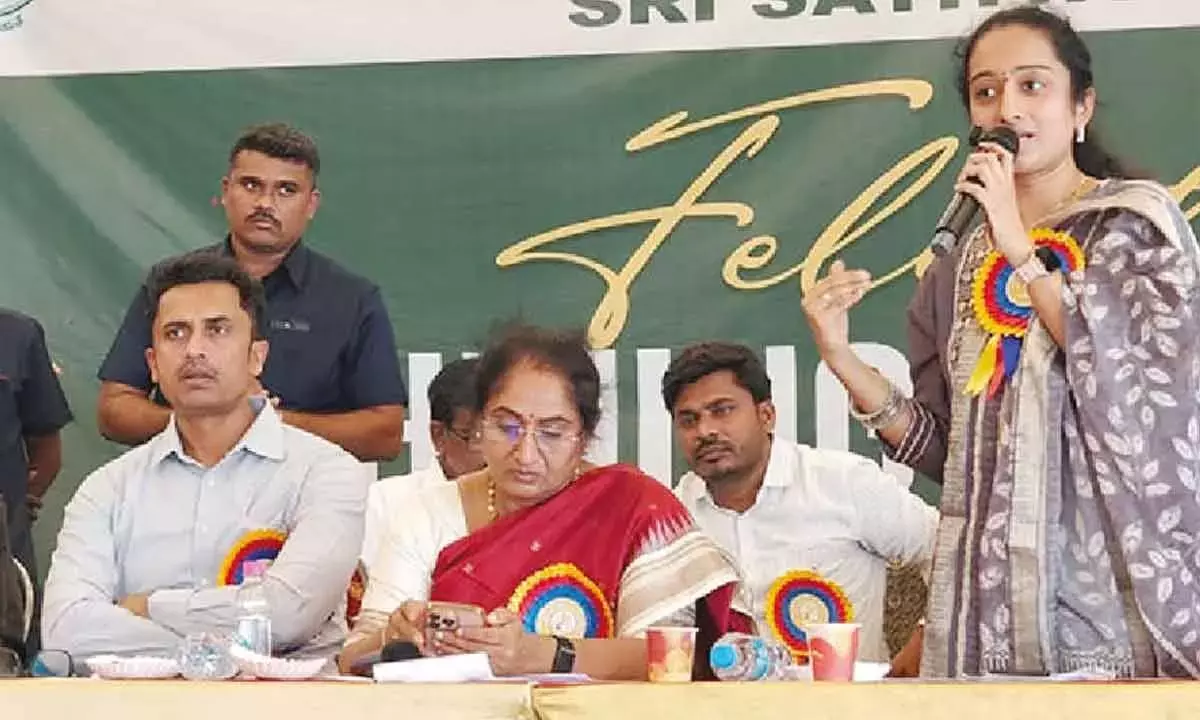 Andhra: 237 टॉपर्स को चमकते सितारों का पुरस्कार मिला Andhra: 237 टॉपर्स को चमकते सितारों का पुरस्कार मिला