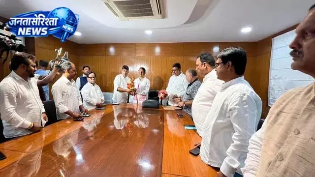 झारखंड कांग्रेस का मंत्रियों को फरमान, पार्टी लाइन पर बोलें झारखंड कांग्रेस का मंत्रियों को फरमान, पार्टी लाइन पर बोलें