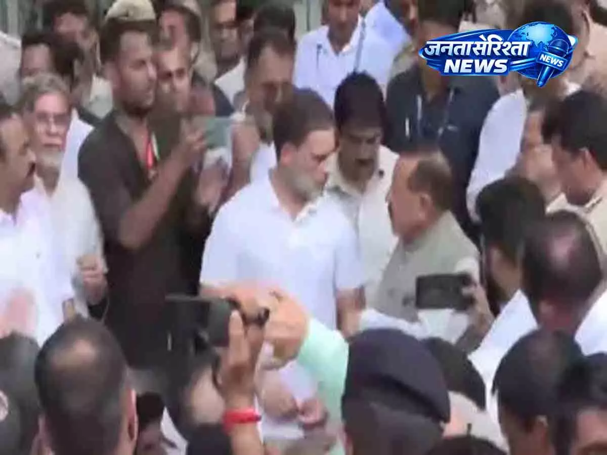राहुल गांधी से मिले MoS जितेंद्र सिंह, वहीं PM आवास के बाहर कांग्रेस का विरोध राहुल गांधी से मिले MoS जितेंद्र सिंह, वहीं PM आवास के बाहर कांग्रेस का विरोध
