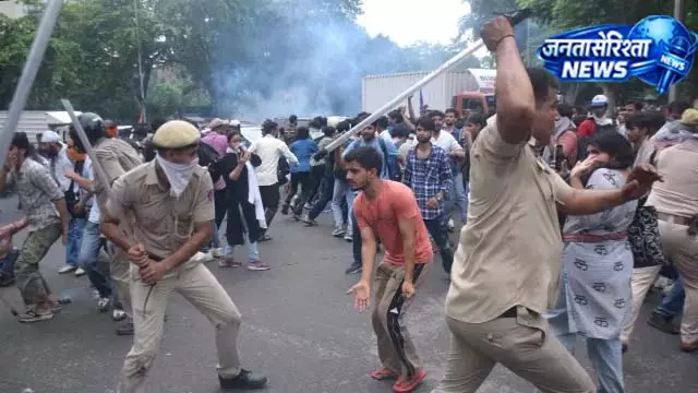 संसद मार्च बवाल: पुलिस खंगाल रही फंडिंग और साजिश का कनेक्शन संसद मार्च बवाल: पुलिस खंगाल रही फंडिंग और साजिश का कनेक्शन