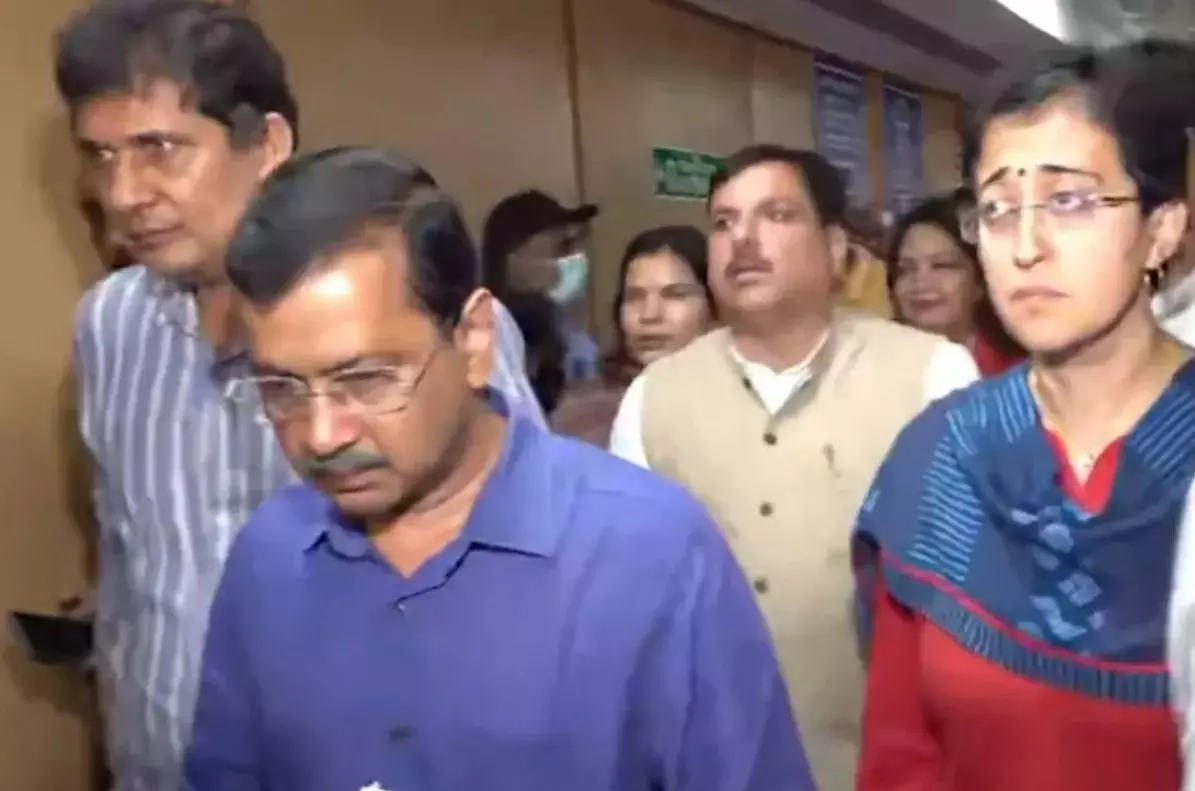 New Delhi: घायल छात्रों और पुलिसकर्मियों से मिलने आरएमएल अस्पताल पहुंचे केजरीवाल New Delhi: घायल छात्रों और पुलिसकर्मियों से मिलने आरएमएल अस्पताल पहुंचे केजरीवाल