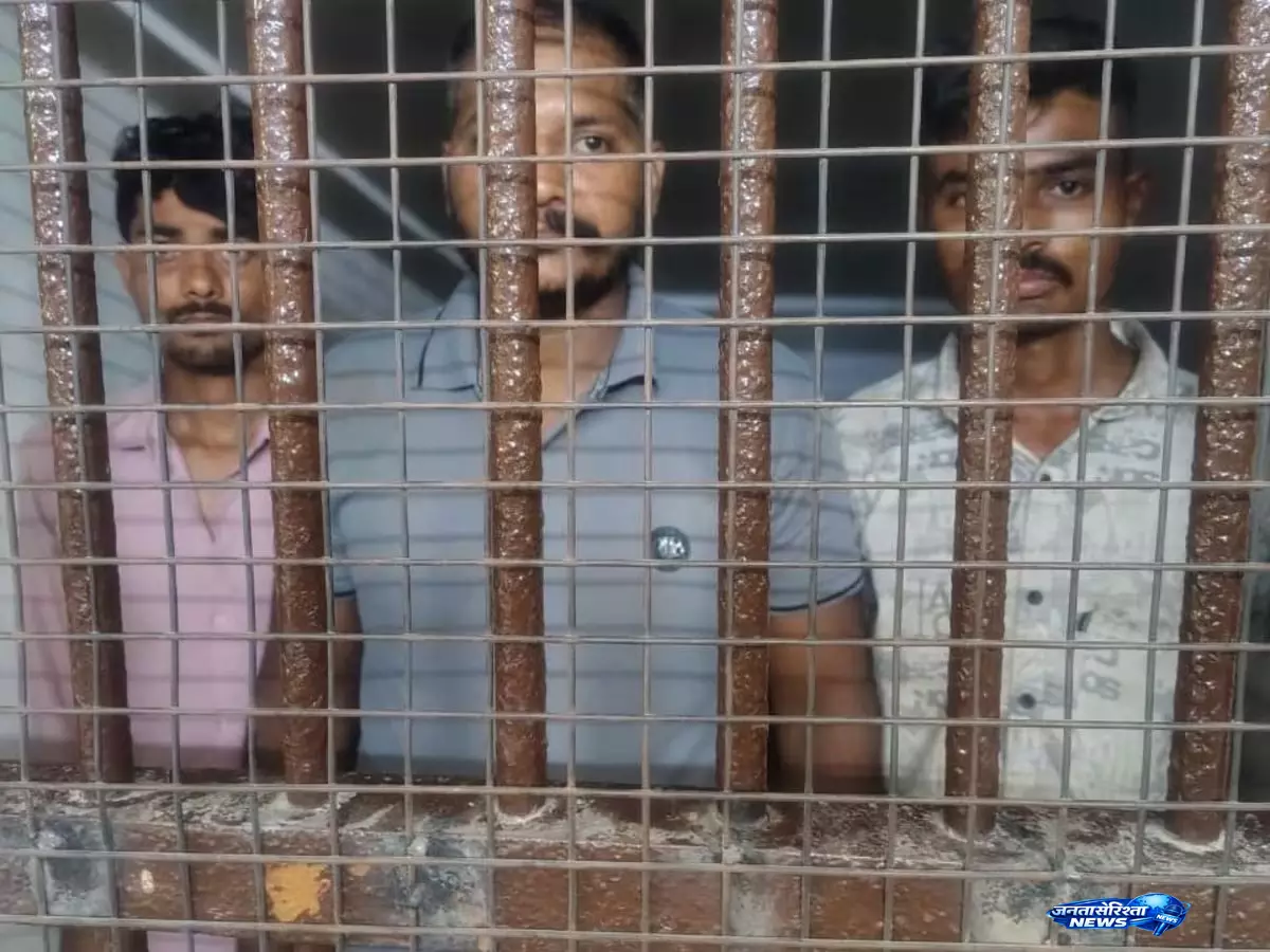 Gorakhpur में सनसनीखेज हत्याकांड का खुलासा, रॉड-डंडे से हमला कर ली जान Gorakhpur में सनसनीखेज हत्याकांड का खुलासा, रॉड-डंडे से हमला कर ली जान