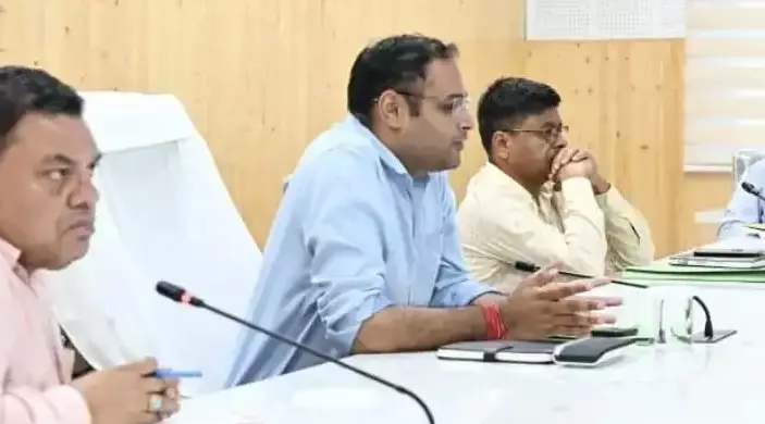 Gopeshwar: डीएम की चेतावनी, नदियों को प्रदूषित करने वालों पर होगी कार्रवाई Gopeshwar: डीएम की चेतावनी, नदियों को प्रदूषित करने वालों पर होगी कार्रवाई