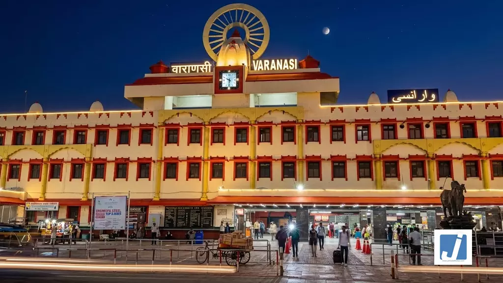 बाबा विश्वनाथ के भक्तों के लिए खास इंतजाम! करोड़ों नहीं, लाखों श्रद्धालुओं की भीड़ को लेकर रेलवे अलर्ट बाबा विश्वनाथ के भक्तों के लिए खास इंतजाम! करोड़ों नहीं, लाखों श्रद्धालुओं की भीड़ को लेकर रेलवे अलर्ट