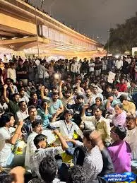 Delhi के बाद इंदौर में भी गूंजा विरोध, नीट मामले में छात्रों ने दिखाया आक्रोश Delhi के बाद इंदौर में भी गूंजा विरोध, नीट मामले में छात्रों ने दिखाया आक्रोश
