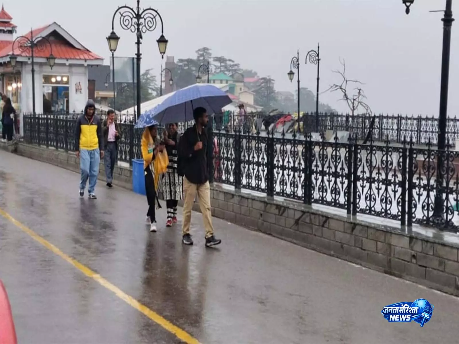 Himachal में भारी बारिश का कहर, 66 मौतें और 145 सड़कें बंद Himachal में भारी बारिश का कहर, 66 मौतें और 145 सड़कें बंद