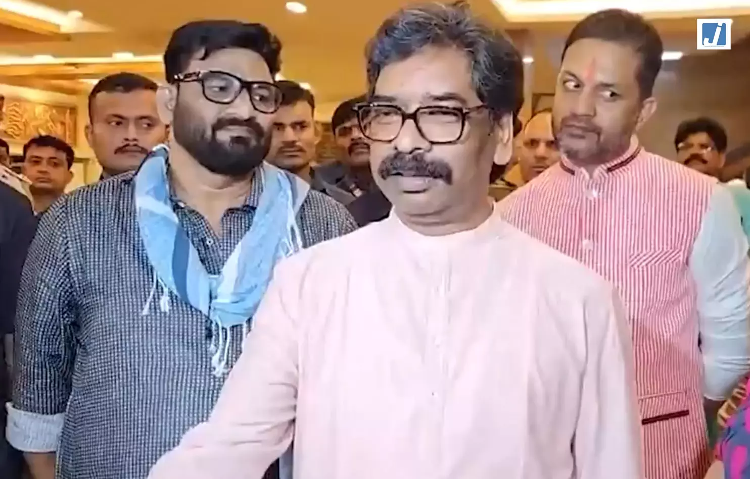 हेमंत सोरेन बोले- ‘न्याय सिर्फ होना नहीं, होते हुए दिखना भी चाहिए’, कहा- सरकार पक्ष और विपक्ष दोनों की है हेमंत सोरेन बोले- ‘न्याय सिर्फ होना नहीं, होते हुए दिखना भी चाहिए’, कहा- सरकार पक्ष और विपक्ष दोनों की है