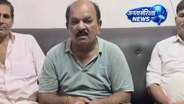आरा में फर्जी पुलिस की ठगी, गहनों की जगह थमाई गिट्टी आरा में फर्जी पुलिस की ठगी, गहनों की जगह थमाई गिट्टी