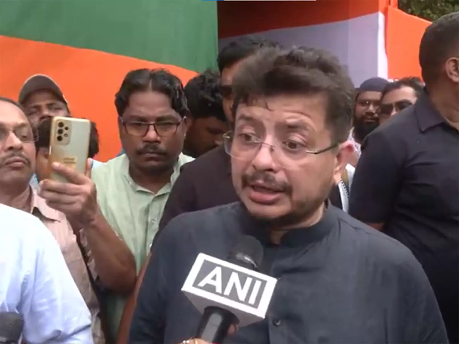 TMC विधायक रितब्रत बनर्जी का हमला, फ्रीज खातों पर 1000 करोड़ ब्याज को लेकर उठाए सवाल TMC विधायक रितब्रत बनर्जी का हमला, फ्रीज खातों पर 1000 करोड़ ब्याज को लेकर उठाए सवाल